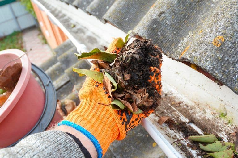 Limpeza profissional de calhas