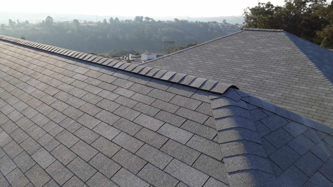 Telhado shingle com acabamento americano