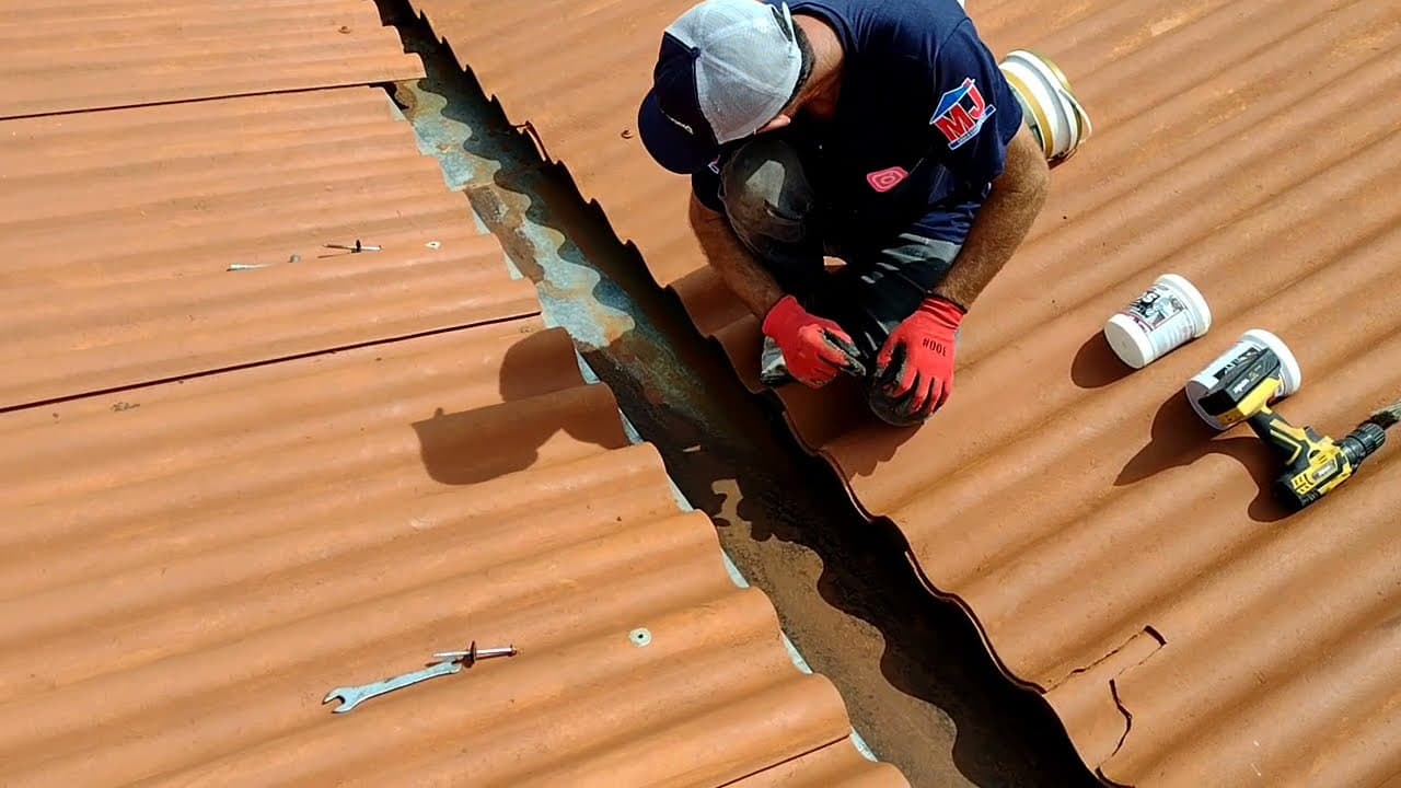 Manutenção de calhas e rufos