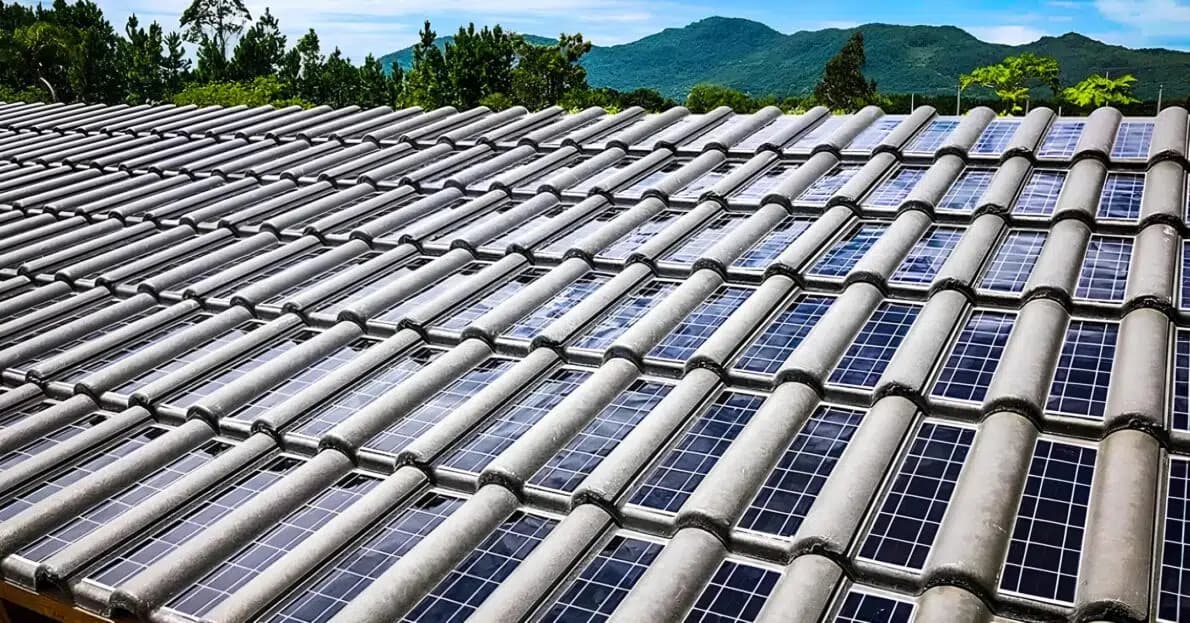Telhas solares fotovoltaicas integradas ao telhado